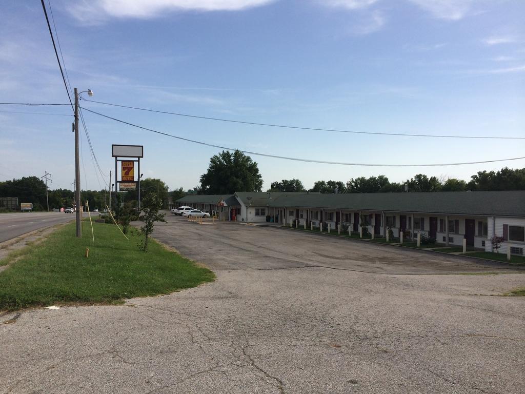 Super 7 Motel Sedalia Exterior photo