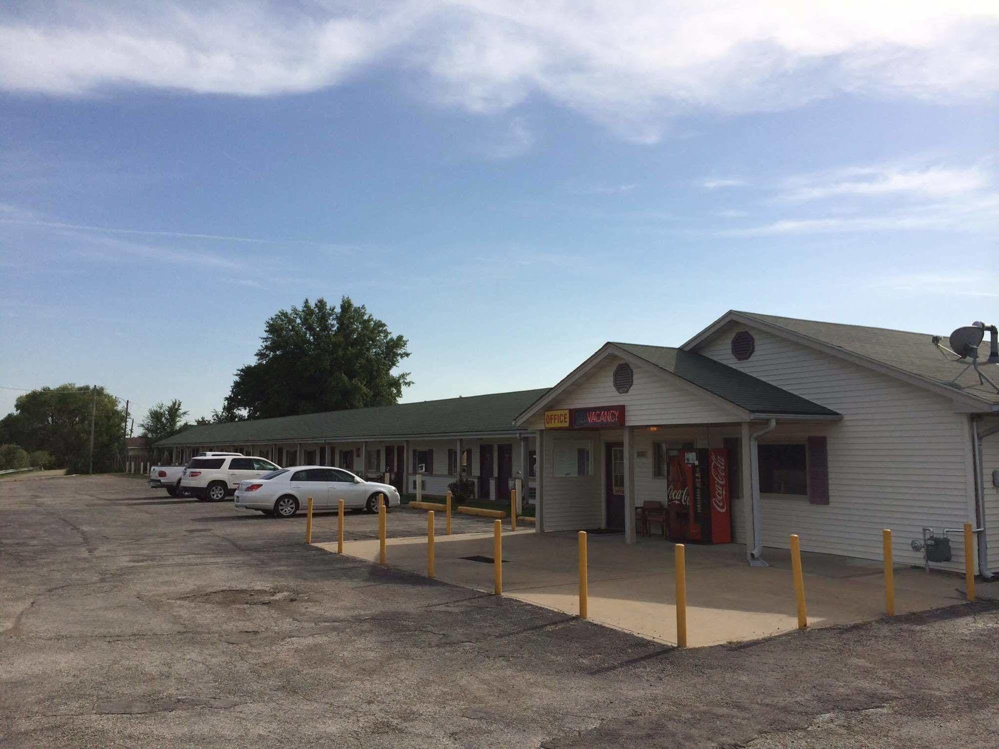 Super 7 Motel Sedalia Exterior photo